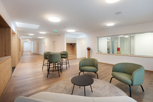 <span class="creferenceoverview__title creferenceoverview__title--design-2">Raiffeisenbank</span> 
B&uuml;roplanung am Sempachersee.